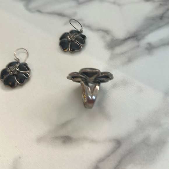 Pre owned- Elegant Black Flower Jewelry Set - Picture 7 of 16